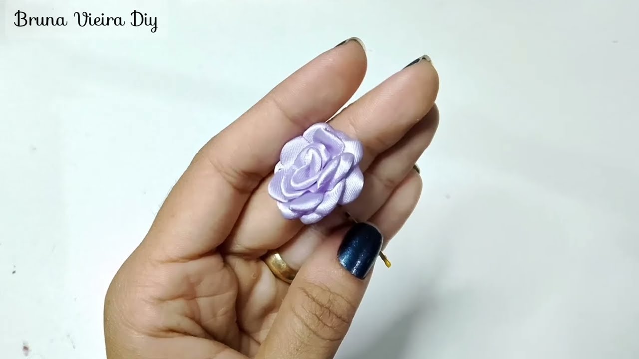 Mini flor no grampo passo a passo
