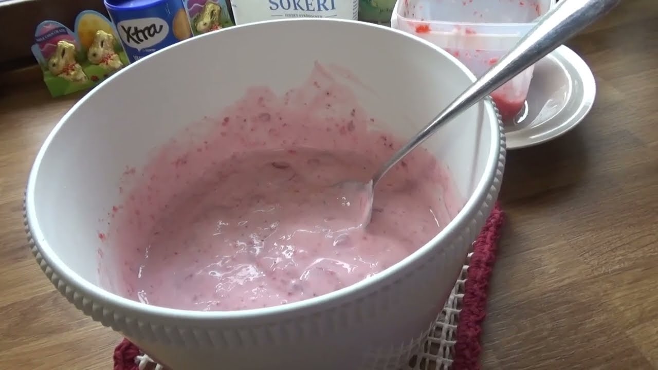 Mansikka-rahkakääretorttu