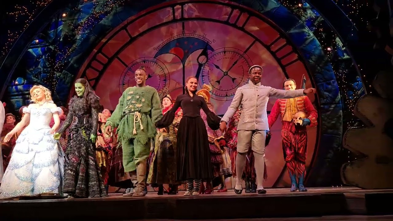 Wicked, the musical, Lucie Jones, Lisa-Anne Wood, Curtain call, Apollo Victoria Theatre, London, UK