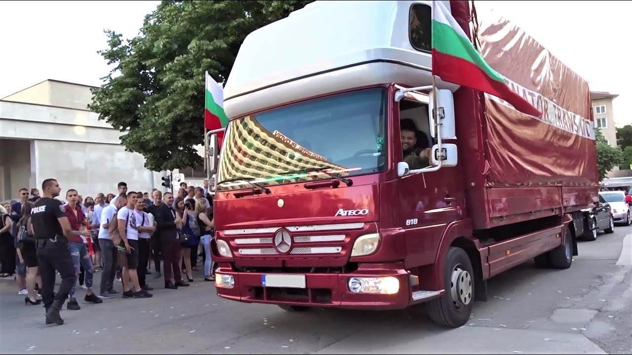 Абитуриентски бал и абитуриенти от ПГЕЕ ТЕТ-а Пловдив