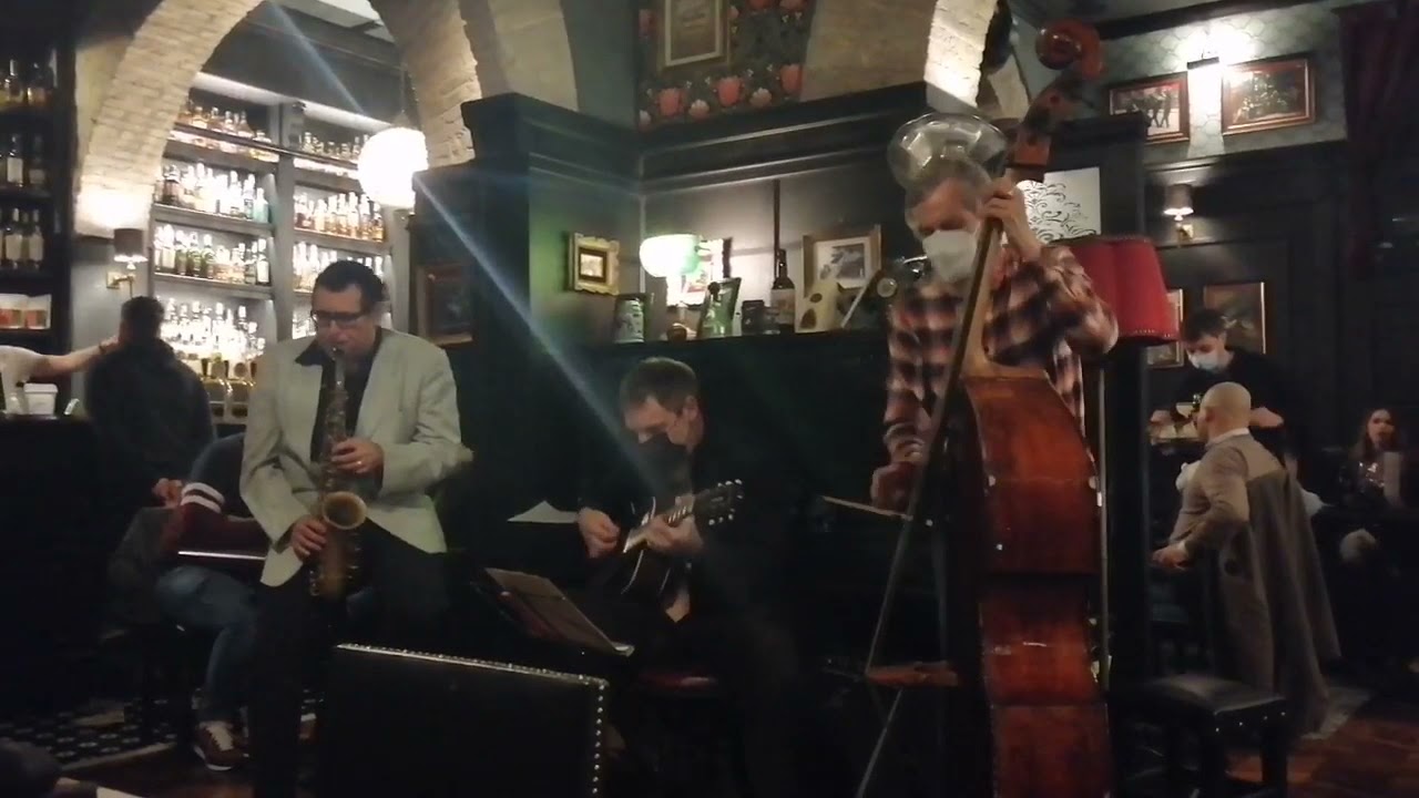 ON GREEN DOLPHIN STREET - The R&eacute;troStrings meet Giorgio C&ugrave;scito