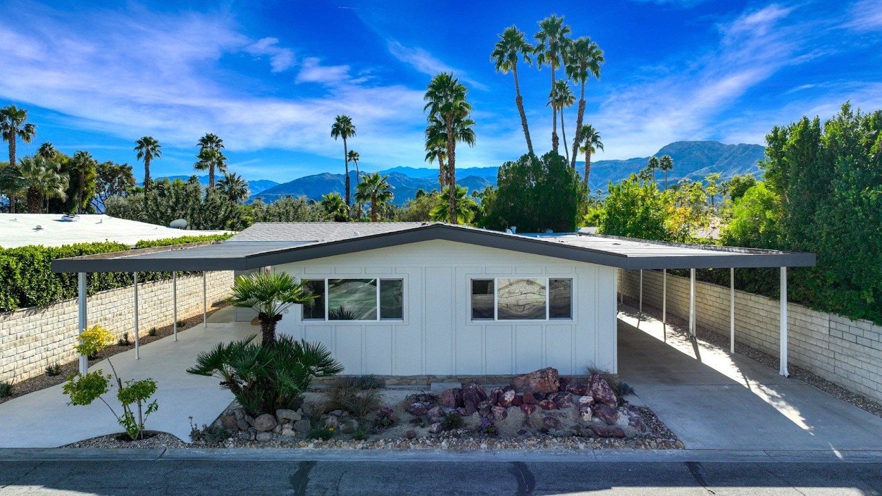 126 Monte Carlo St. 2 beds, 2 baths, 1776 sq’ elegantly, remodeled. 