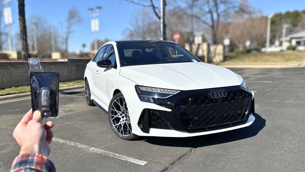 Audi RS3 2026: Запуск двигателя, выхлопная система, тест-драйв, обзор, вид от первого лица и реце...