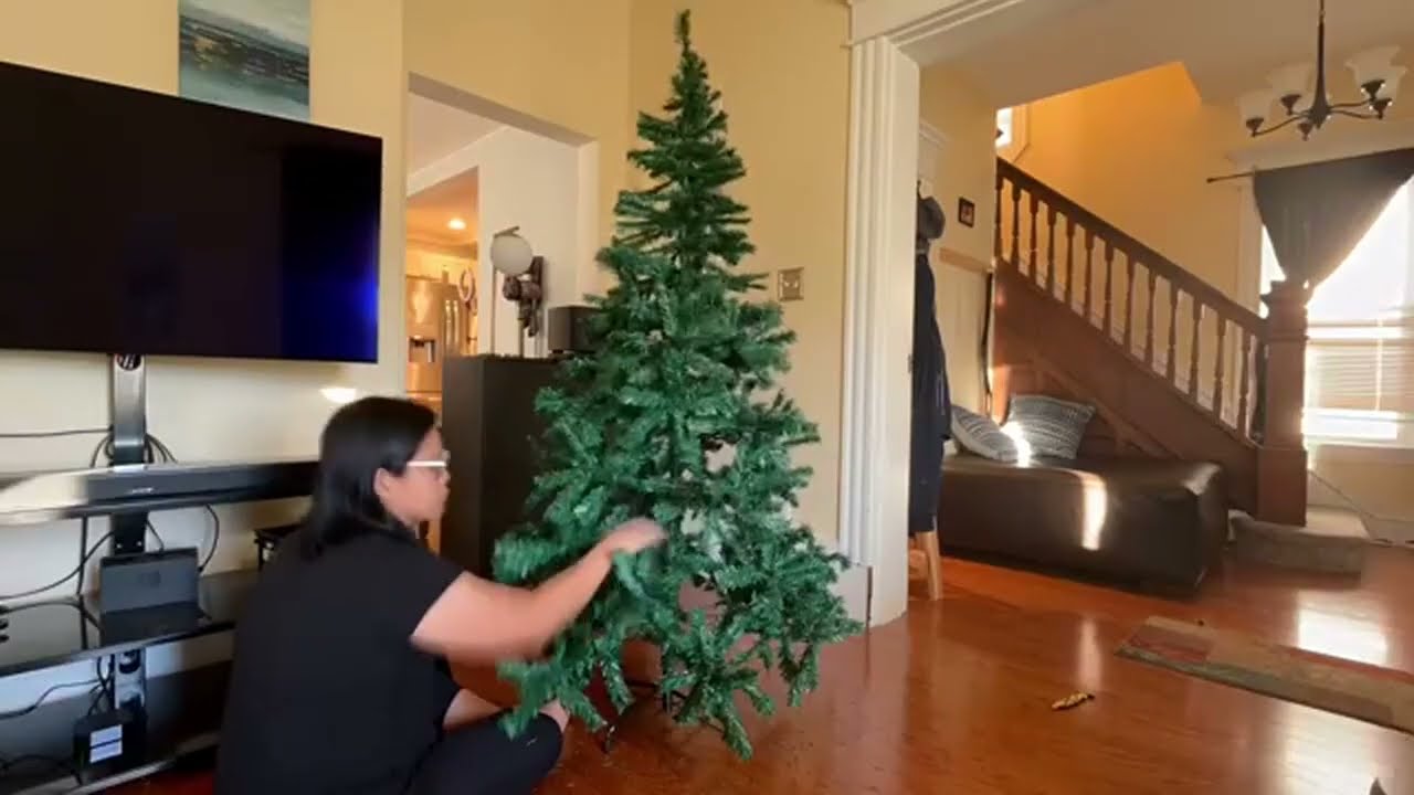 Hasthip 180cm Premium Winter Classic Evergreen Tree for Christmas
