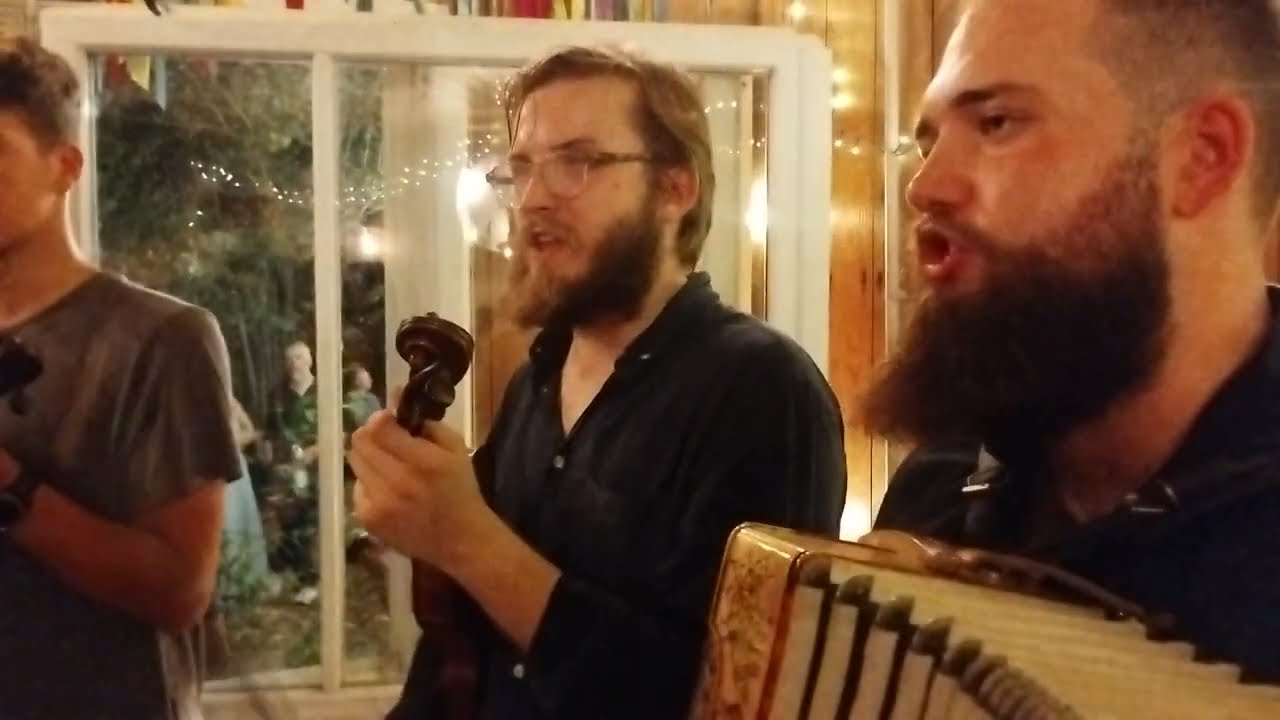 Romantyczny walczyk w Ambasadzie Muzyki Tradycyjnej