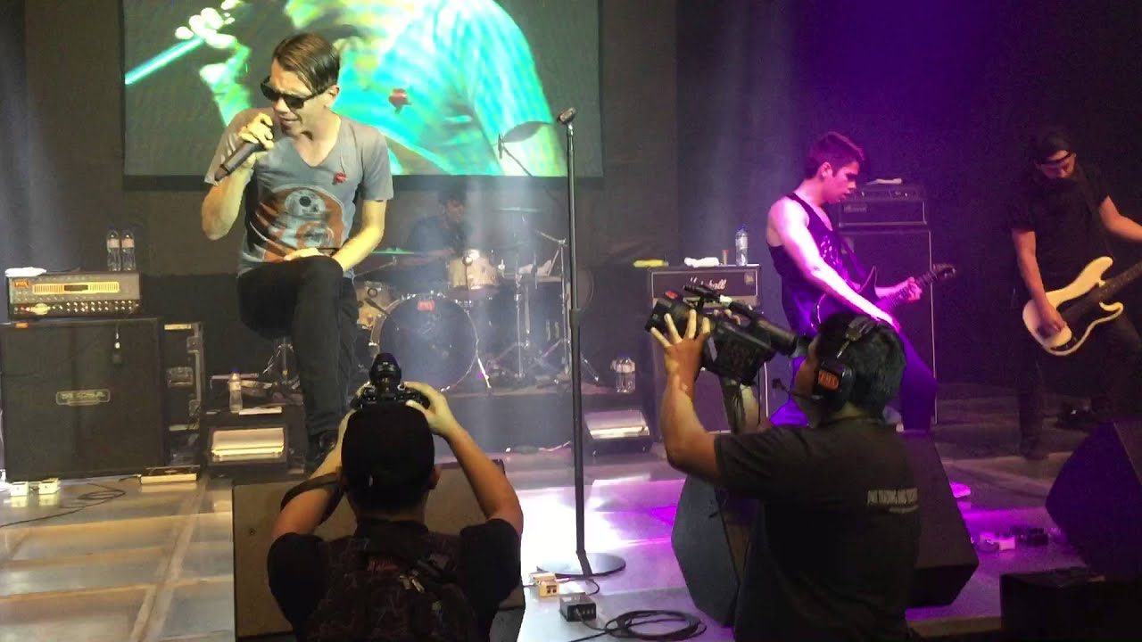 Waiting - The Red Jumpsuit Apparatus Live in Manila @ Skydome [HD]