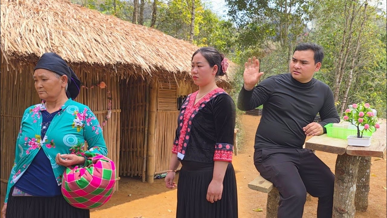 &ldquo;A Tearful Goodbye&hellip; The Elderly Woman Walked Away, Not Knowing If They&rsquo;d Ever Meet Again.&rdquo;