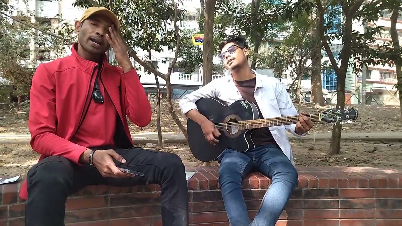 মাটির একটা কেস বানাইয়া মেশিন দিছে তার ভিতর/রকি 