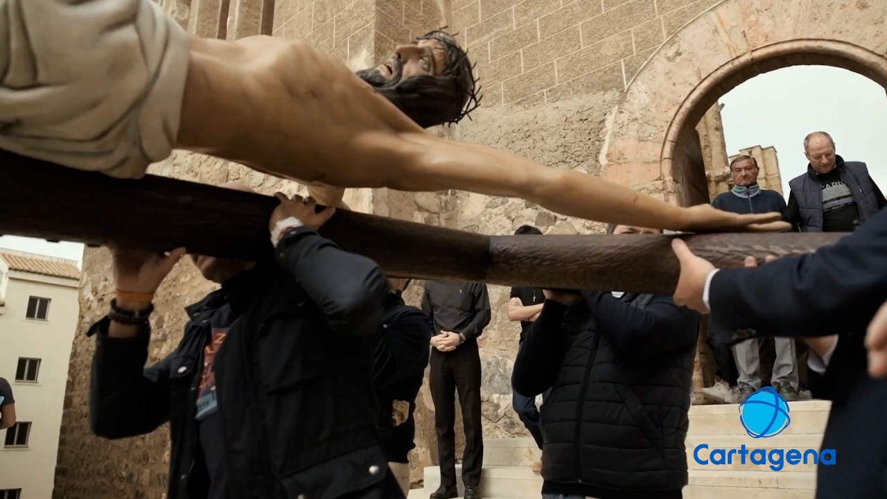 De puertas adentro y Vuelta al Calvario ofrecen dos miradas complementarias sobre la Semana Santa