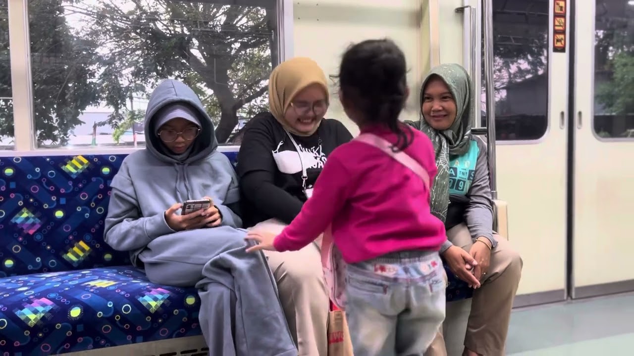 Pengalaman pertama Nandya naik kereta ❤️