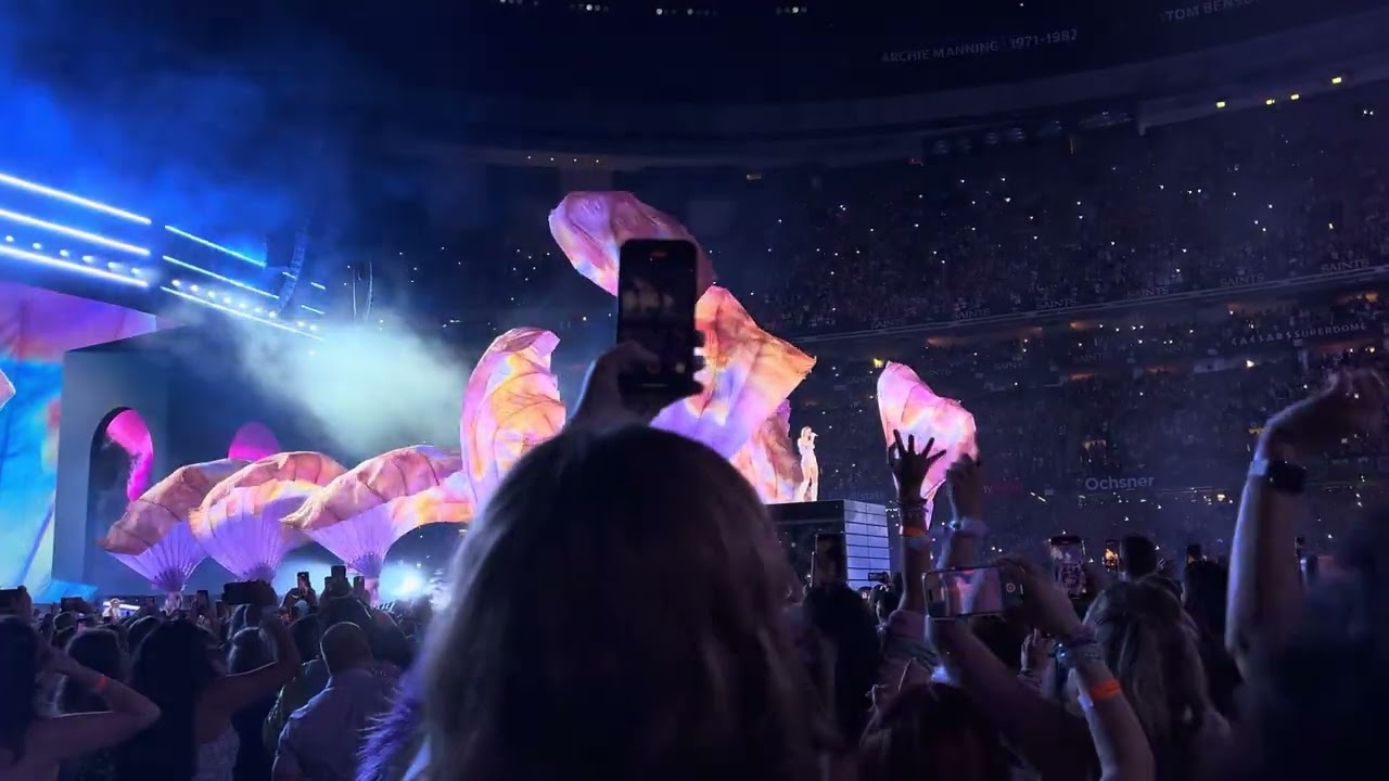 Intro/Miss Americana & the Heartbreak Prince/Cruel Summer (Live in New Orleans) - Taylor Swift