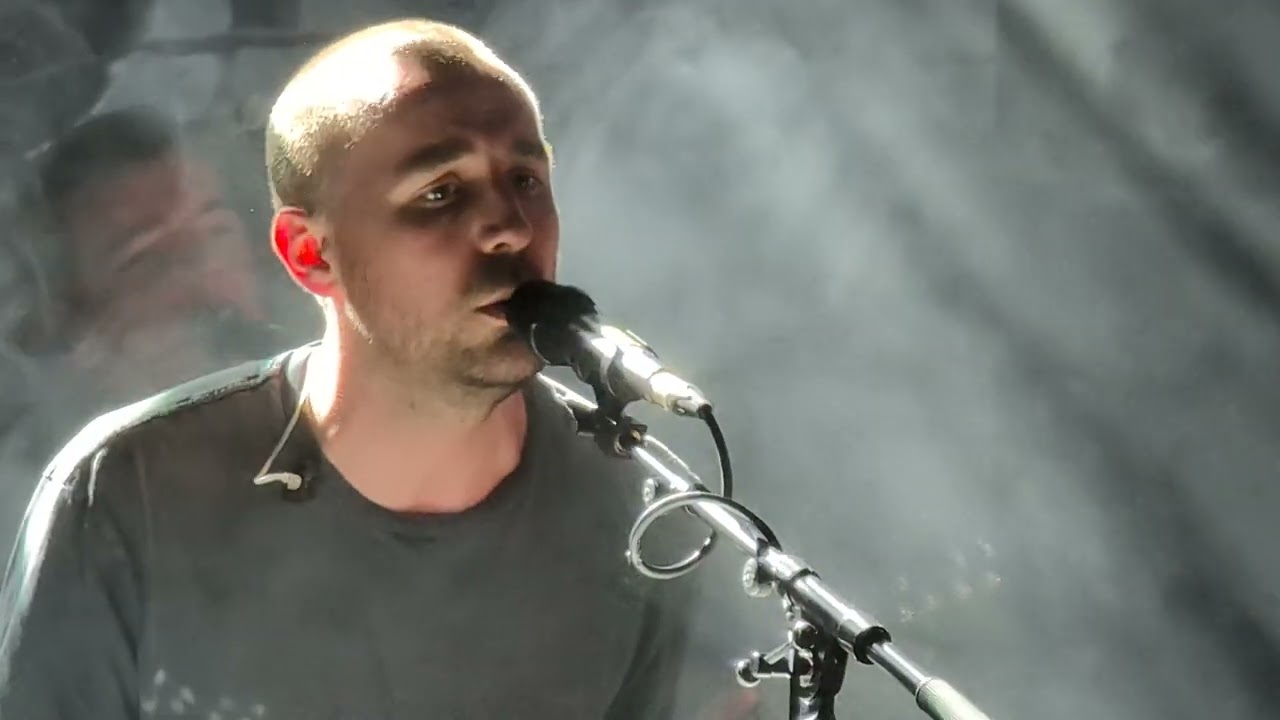 ‎⁨@AmberrunOfficial⁩  in Dublin May 2025 singing fickle game