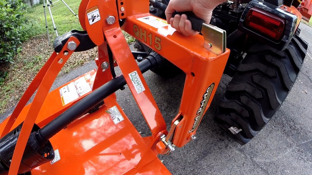 Kubota B2601: быстросъемная сцепка Land Pride QH15