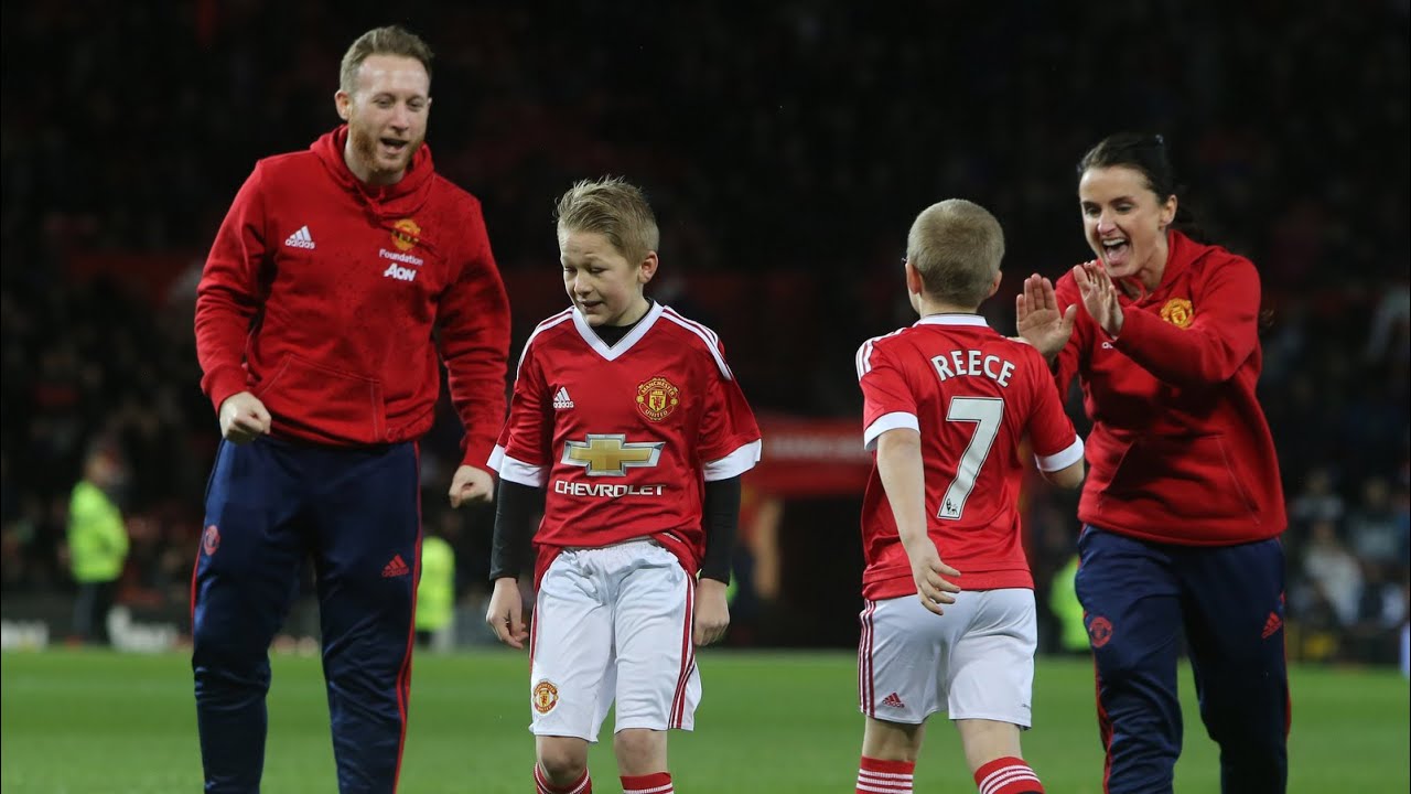 Dreams do come true for young United fans Kyle and Reece - 
