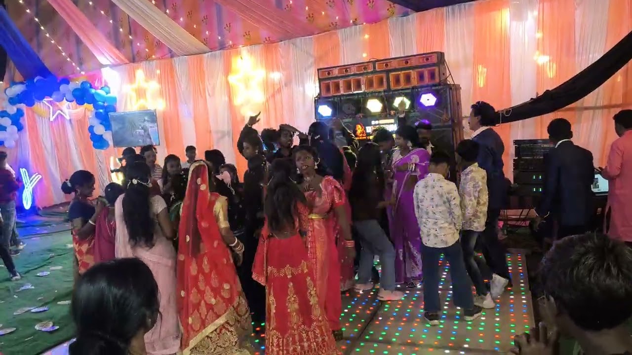 Dj arjun girls dance public reaction khatarnak luck ke sath 