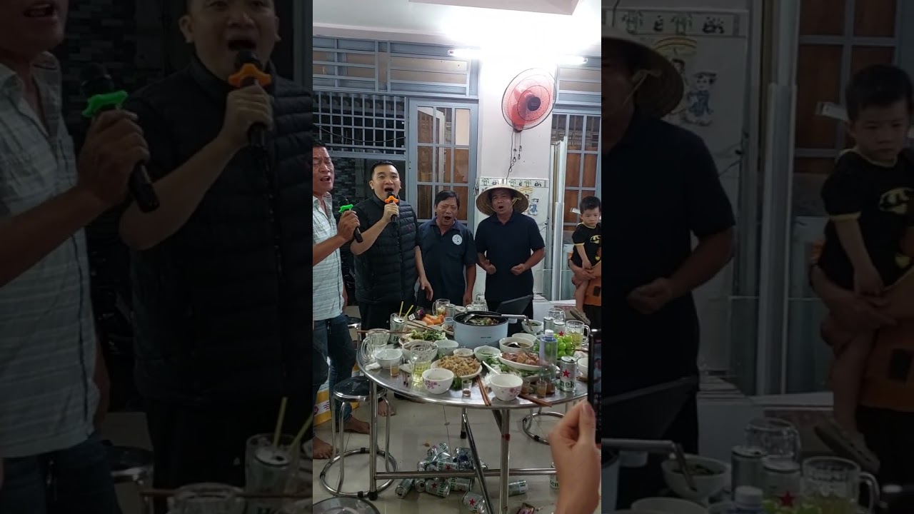 Cha Nguyễn Sang ghé thăm nhà