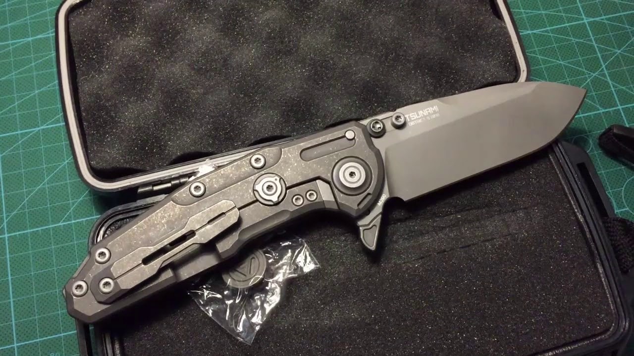 District 9 2018 new knife TSUNAMI VS REATE