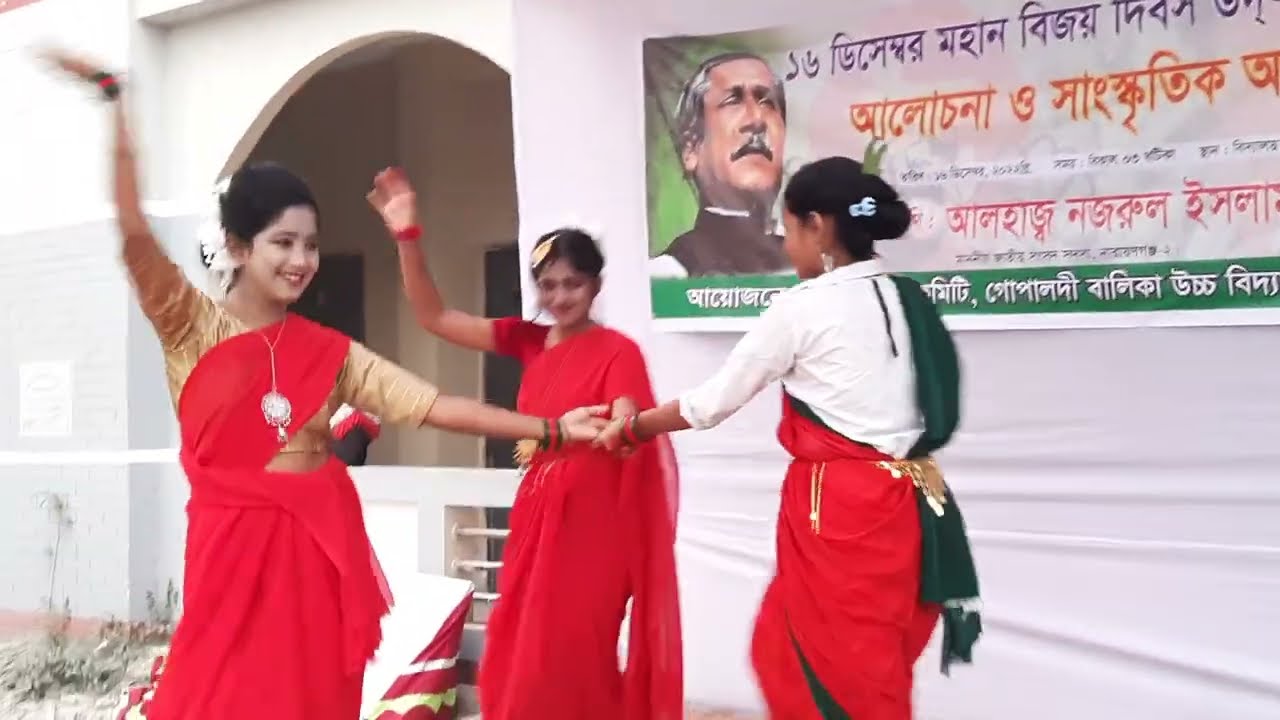 মহান বিজয় দিবস ২০২২ উদযাপনে নৃত্য পরিবেশন করছেন আনুত ও তার দল, গোপালদী বালিকা উচ্চ বিদ্যালয়
