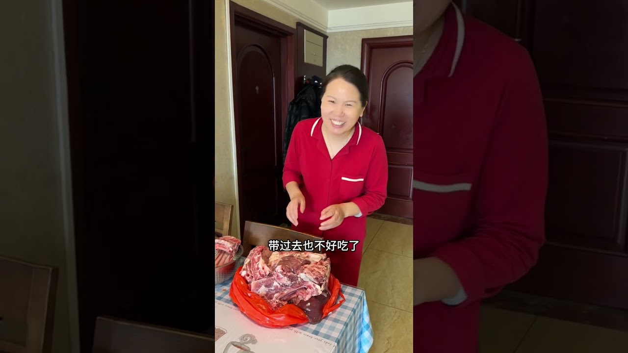 远嫁北京的姑娘收到山东娘家寄来的快递，打开一看，瞧把公婆乐得合不拢嘴，直夸儿媳娘家大嫂真是大方#过大年#娘家的爱