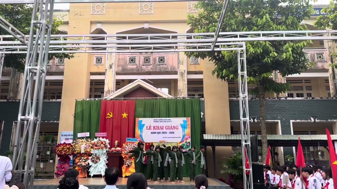 MẶT TRỜI TRONG BÓNG TỐI + CÒN GÌ ĐẸP HƠN/KHAI GIẢNG NĂM HỌC 2025 - 2026
