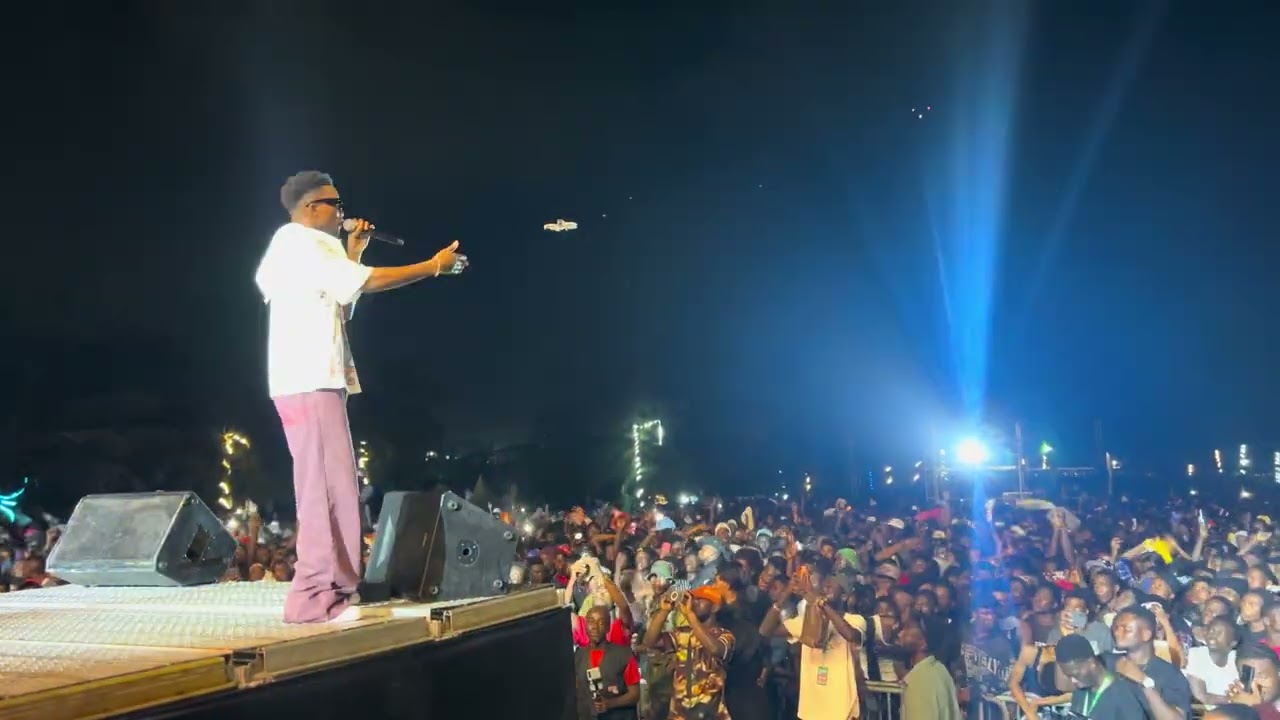 @KofiKinaata’s performance at his own concert #madeintaadi #viral #fyp 