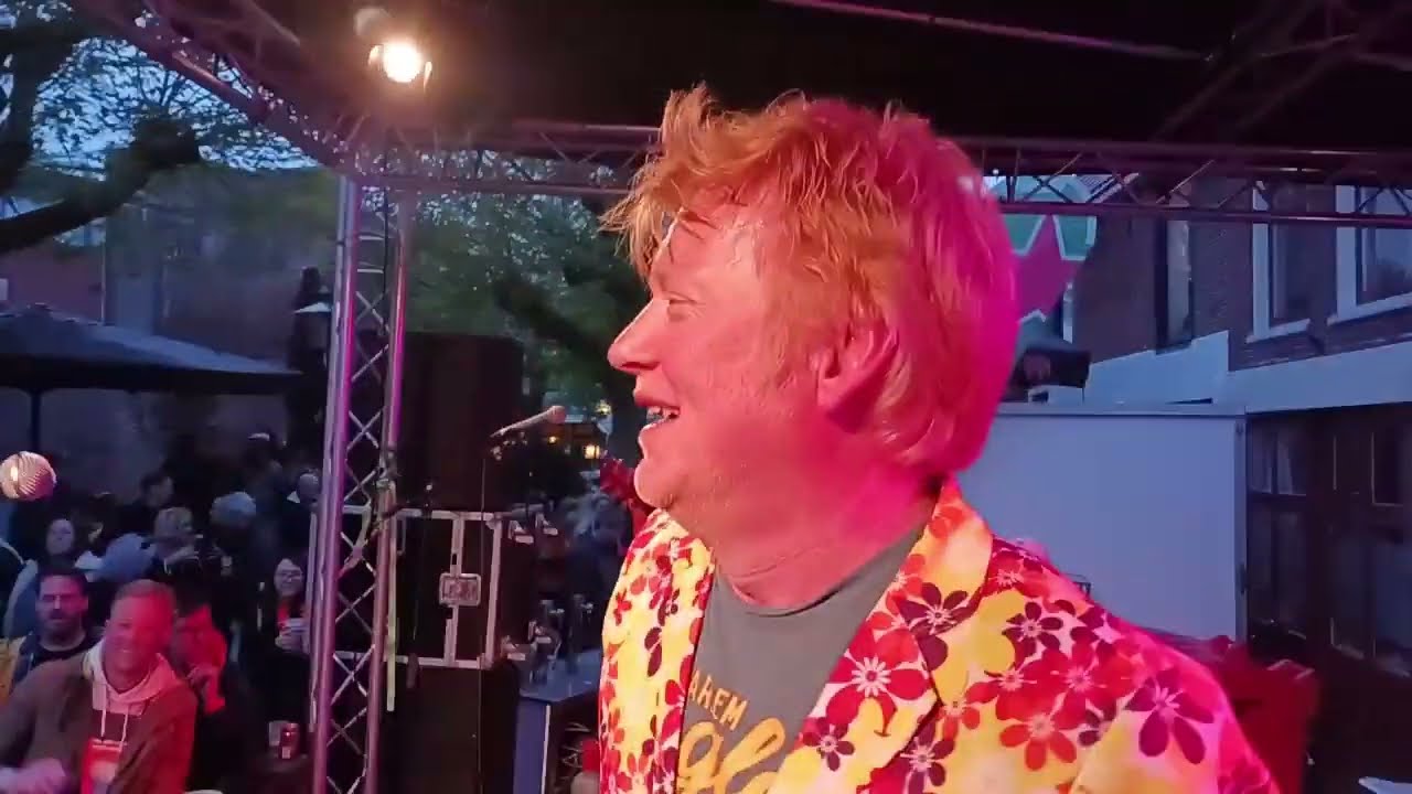 Rubberen Henkie op Koningsdag 2024 bij 't Praethuys in Leiden - Aadje