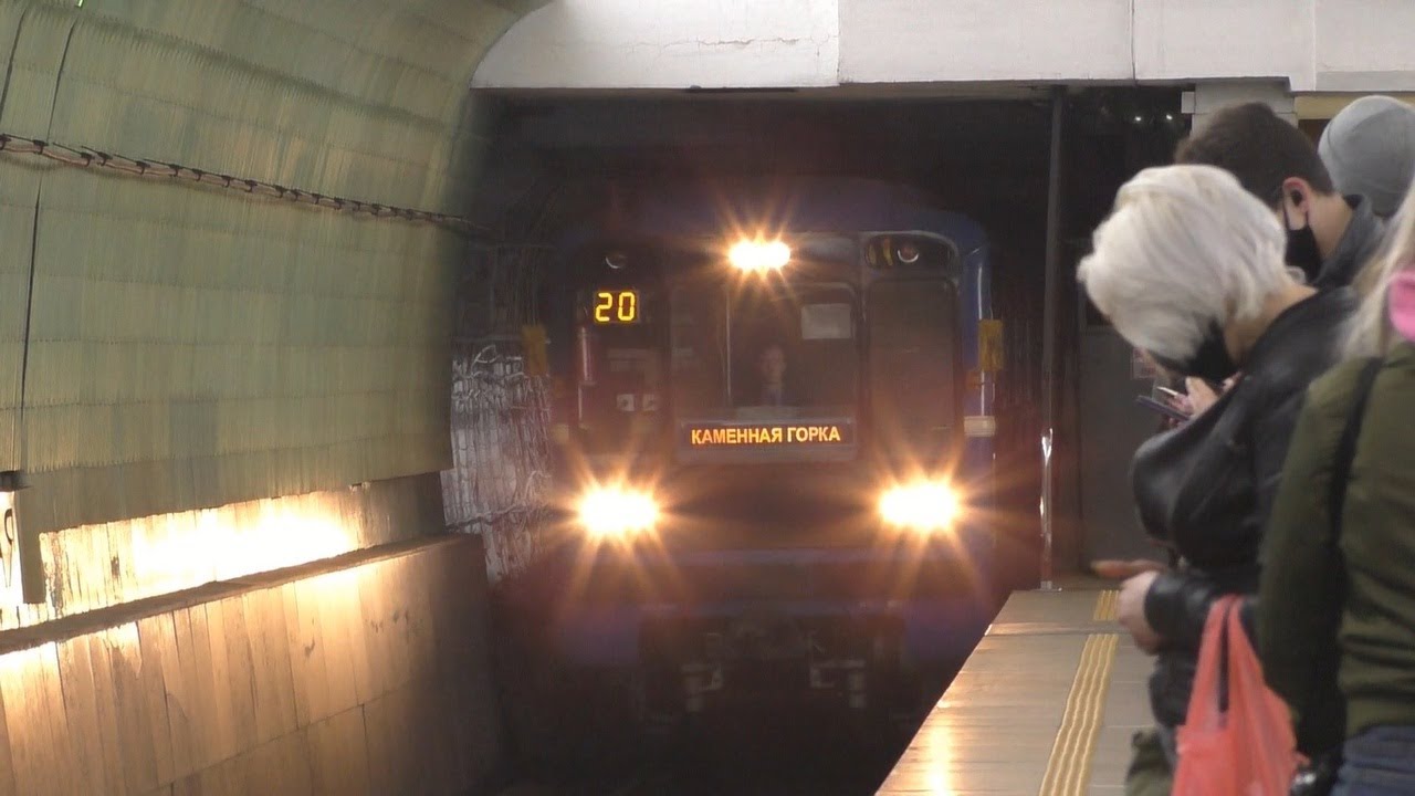 Прибытие электропоезда 81-717.5(ЛВЗ)/714(ММЗ)/541Б(ВМ) 
