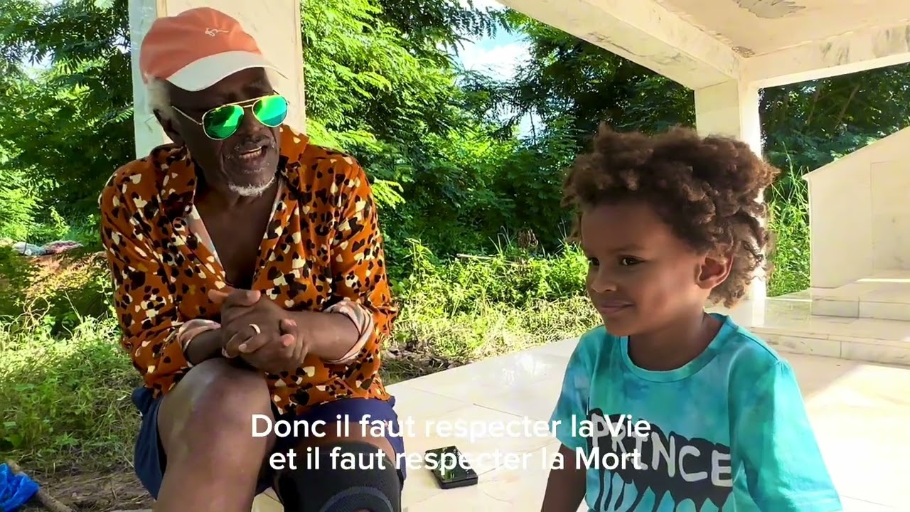 ALPHA BLONDY ET LE PRINCE BLEU: DISCUSSION AU CIMETIERE DIMBOKRO