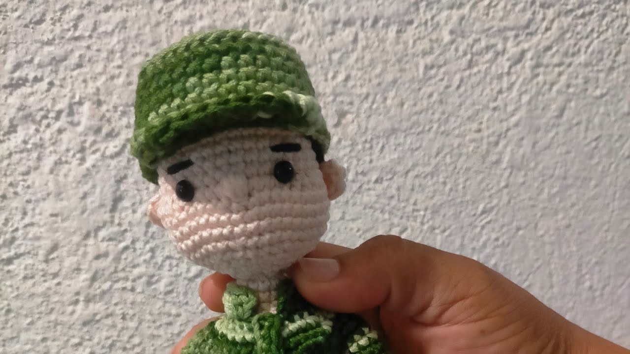 Tejiendo con Amiguis un soldado. Parte 1 Cabeza y Orejas