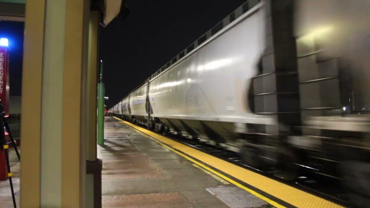 BNSF Freight Train at Night 🌙🚆 | Passing Through Puyallup Station | Night Railfanning