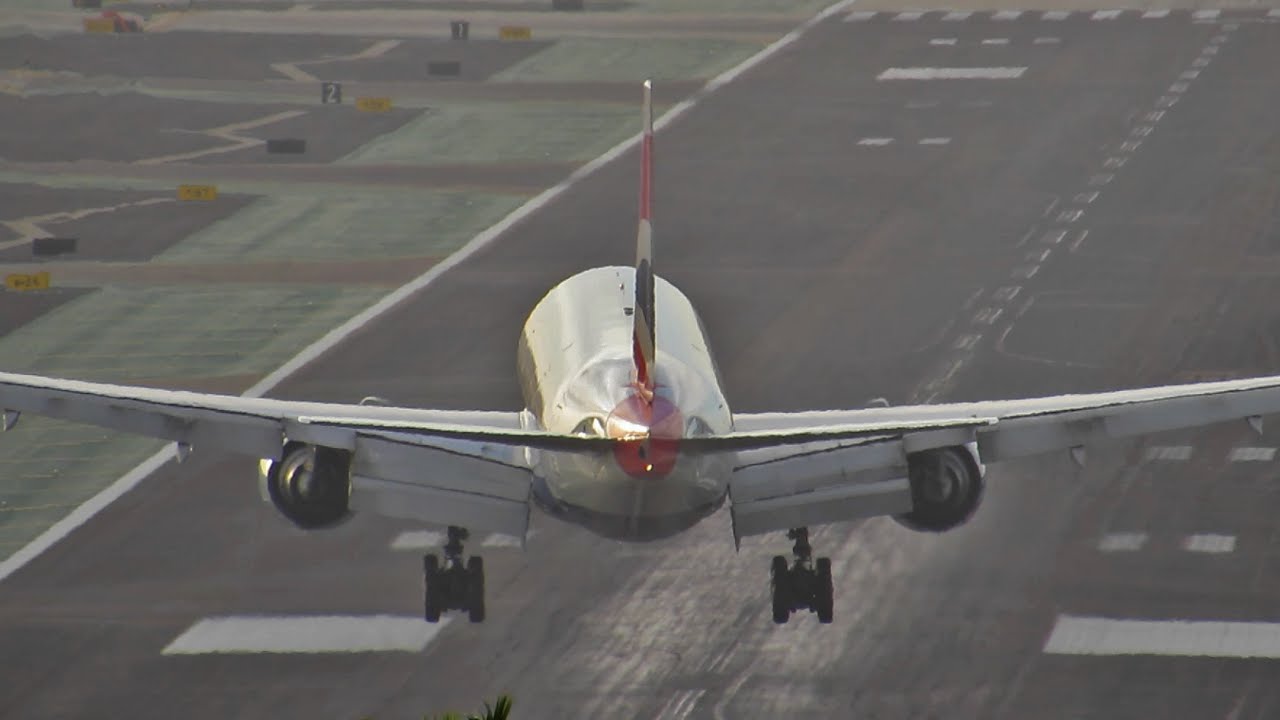 777 Crosswind Landing in San Diego