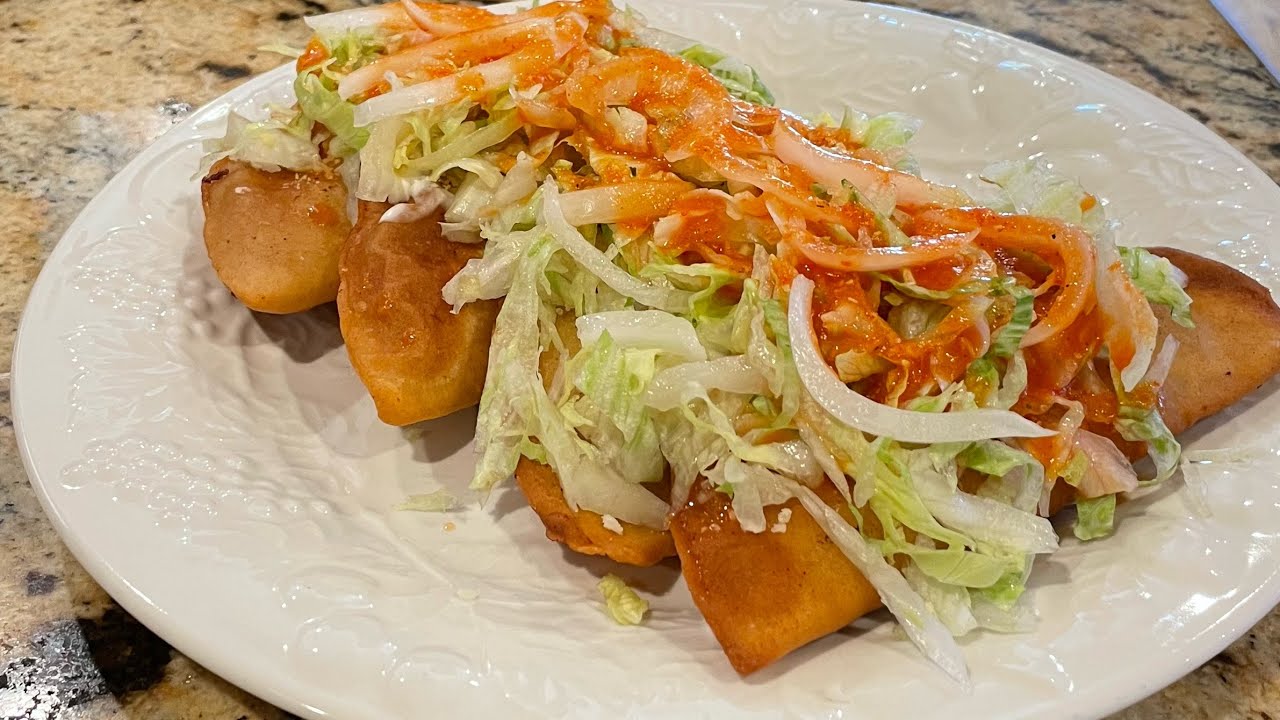 Quesadillas Fritas Con Pollo y Queso