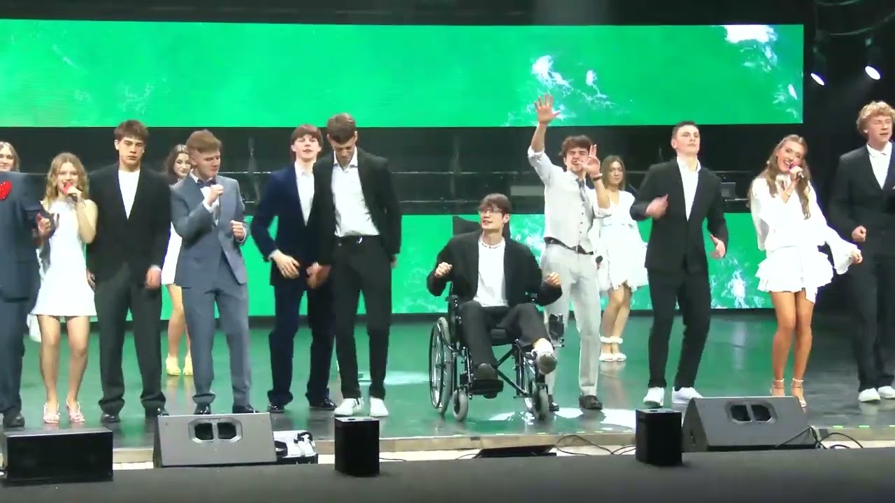 А на море белый песок