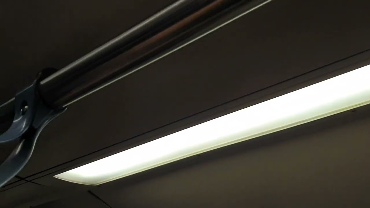 (藍扶手一世ISL篇3.15x測試藍色新訊號而令常規藍色藍扶手一世再現1.2) MTR ISL M-Train A247/A232 (B472) CHW → QUB