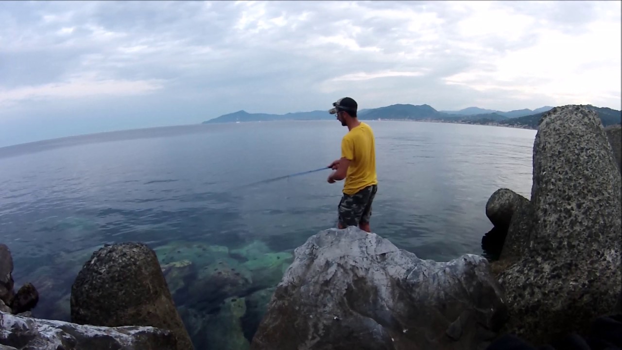 Spinning inshore_Barracuda dal tramonto all'alba in Liguria - pesca - mare - costa