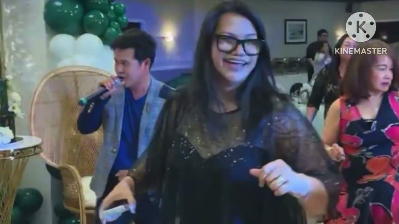 Marcelito Pomoy sings Song Hits Crowded With Fans