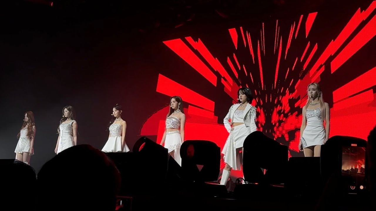 STAYC - INTRO + ‘BEBE’ | STAY TUNED 2025 TOUR in BRISBANE | 20250708