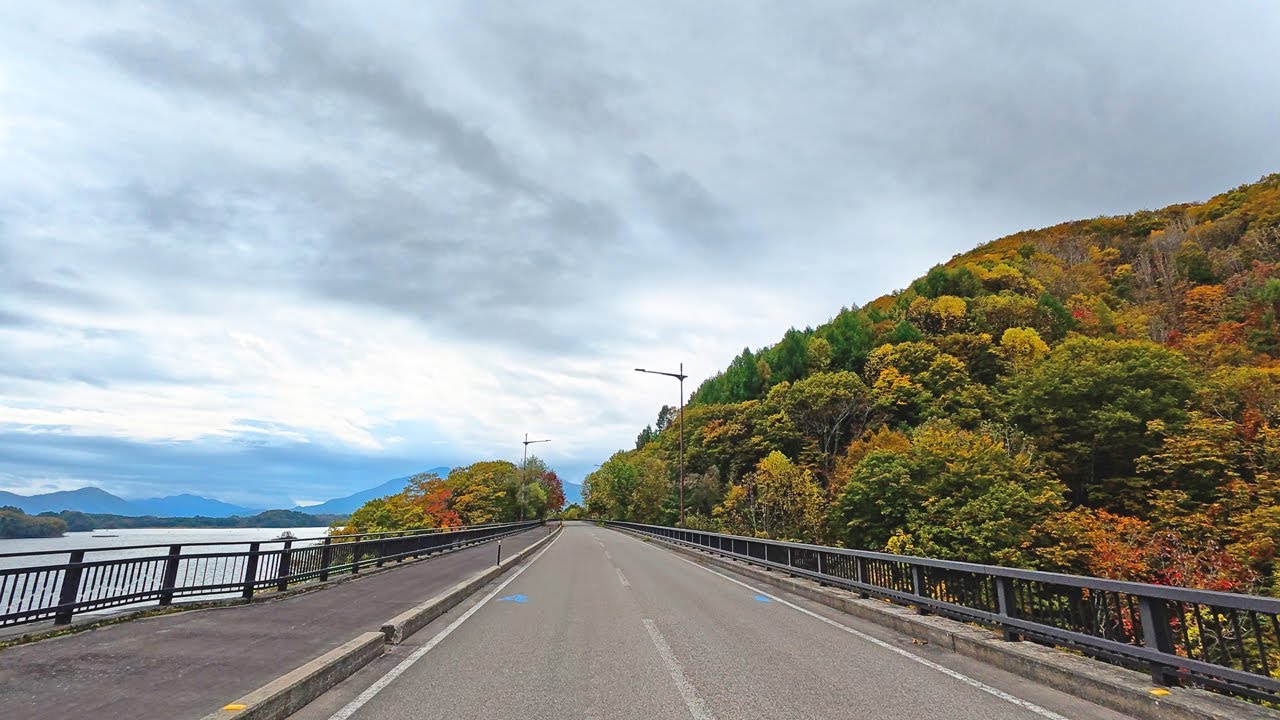 裏磐梯 紅葉が美しい桧原湖の周りをぐるり一周ドライブ　Driving around Lake Hibara with beautiful autumn leaves
