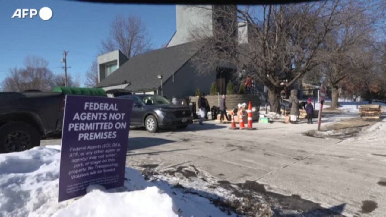 Chiesa di Minneapolis consegna cibo alle famiglie di immigrati in difficolta'