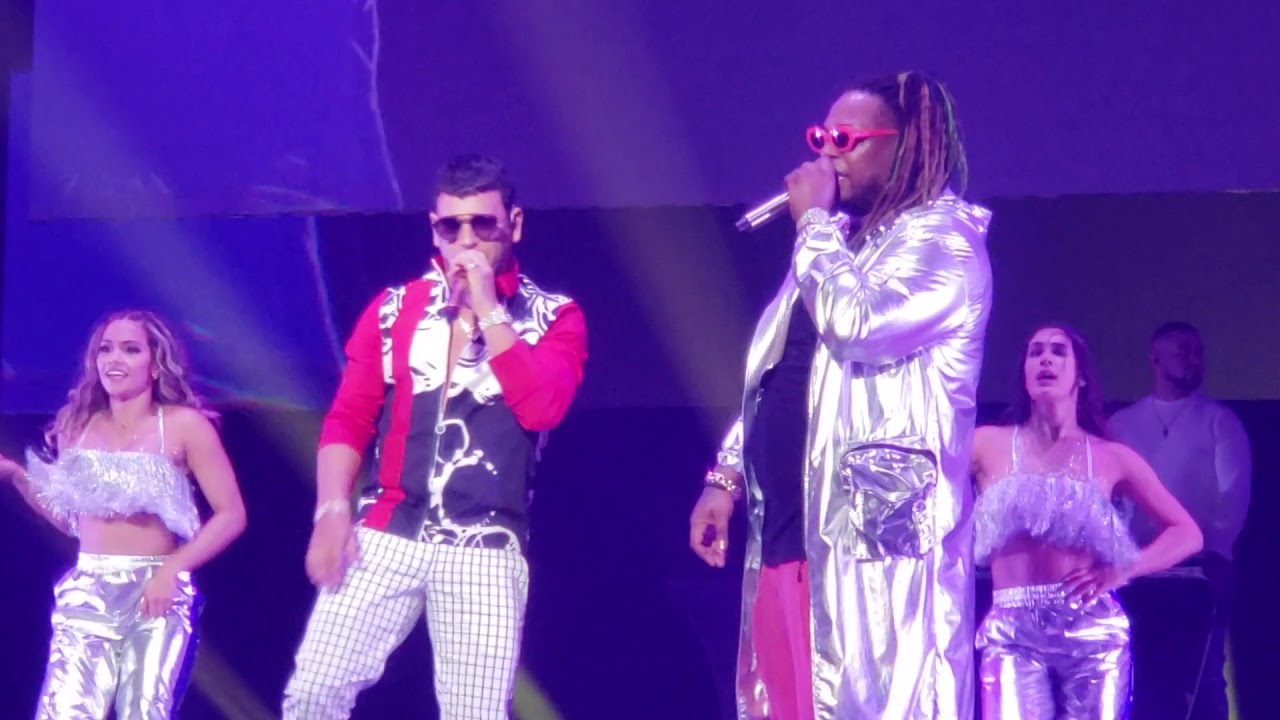 Zion Y Lennox - 18 World Tour - w/ Tito El Bambino - Mi Cama Huele a Ti
