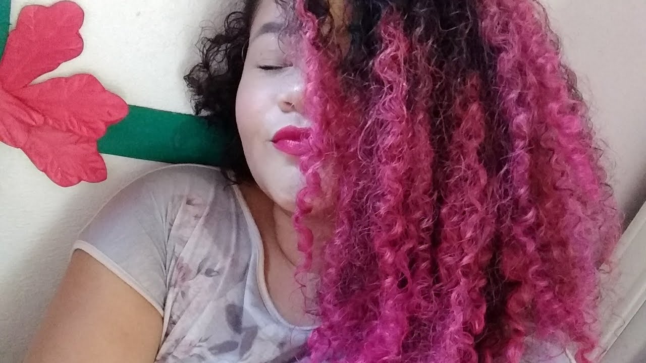 O dia que eu pintei meu cabelo com papel crepom pela primeira vez por Thay Neri