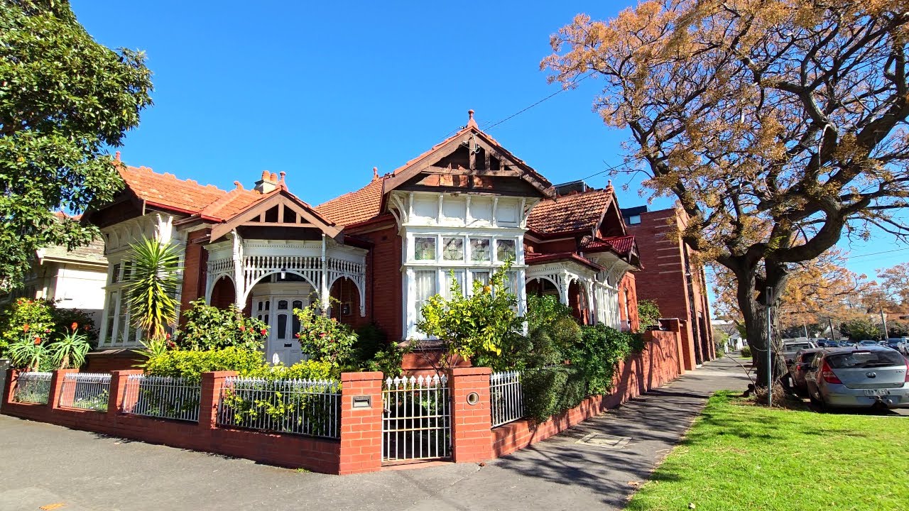 Albert Park & Middle Park Melbourne Suburb Walking Tour
