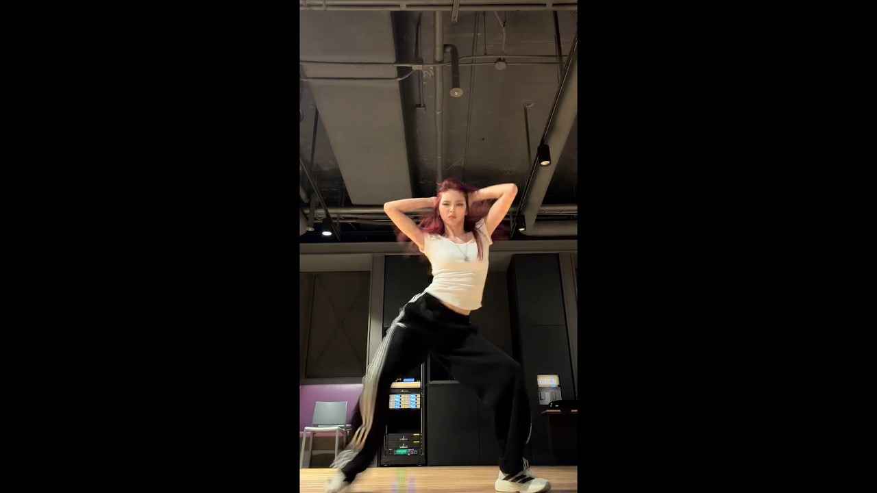 CHIQUITA&rsquo;s solo dance practice 🐈&zwj;⬛