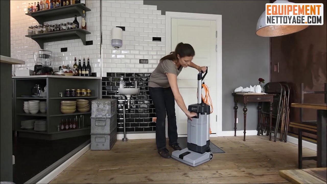 Autolaveuse mini Nilfisk SC100 E &agrave; c&acirc;ble &eacute;lectrique pour les petites surfaces, bureaux, magasin...