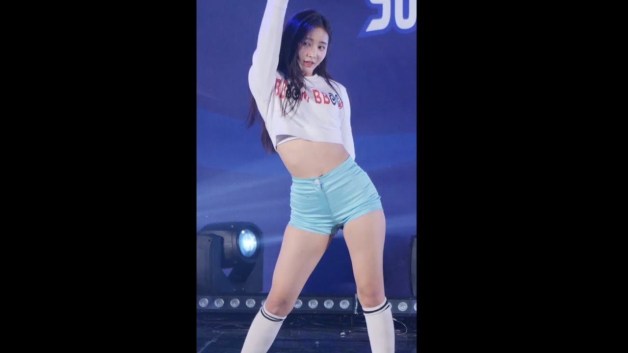 180408 MOMOLAND (모모랜드) - 뿜뿜 (BBoom BBoom) [연우] YeonWoo 직캠 Fancam (화성여자배구 올스타 슈퍼매치) by Mera