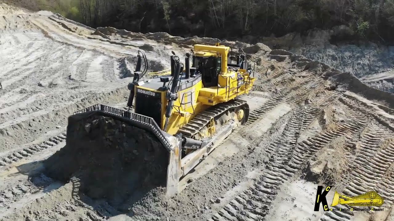 NEW KOMATSU D475 BULLDOZER in a Quarry Sand #komatsu #bulldozer #heavyequipment #mining #digger