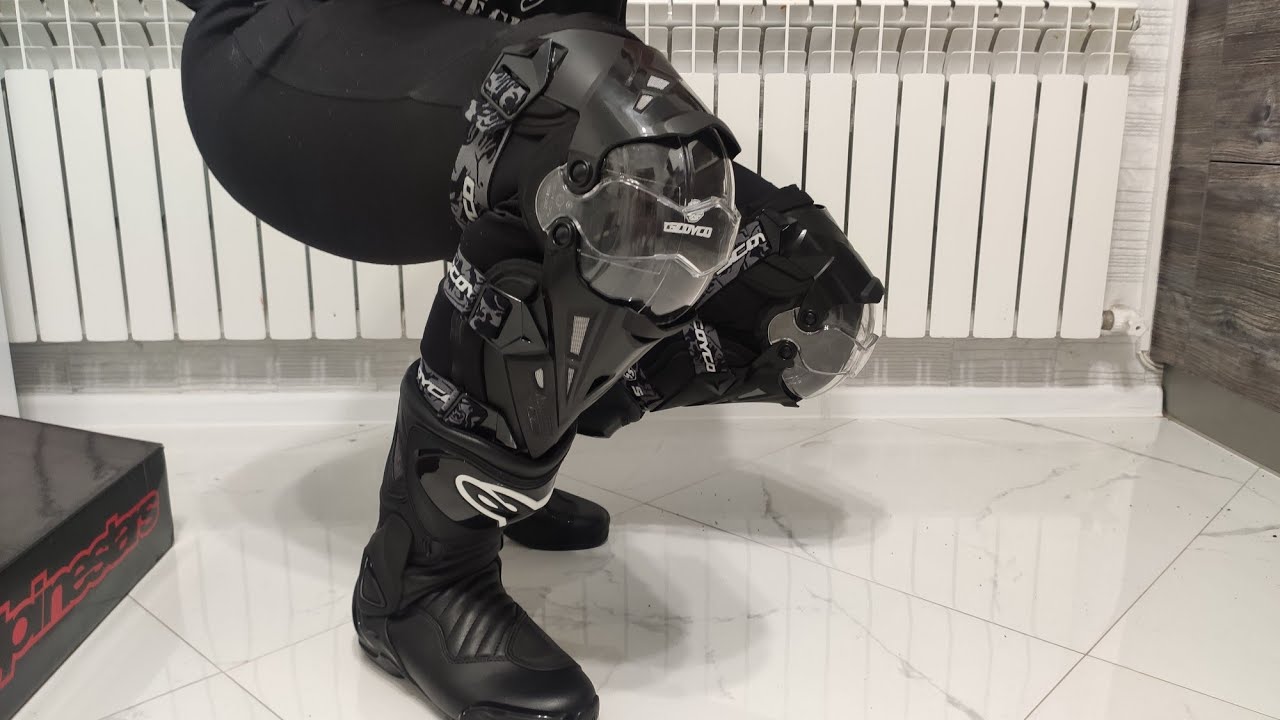 Мотоботы Alpinestars SMX 6 версия 2. Наколенники Scoyko K12