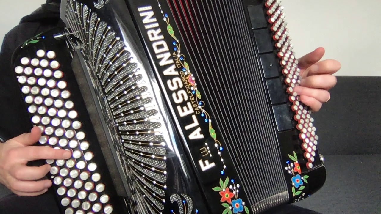 Cheira Bem, Cheira a Lisboa (accordion solo)
