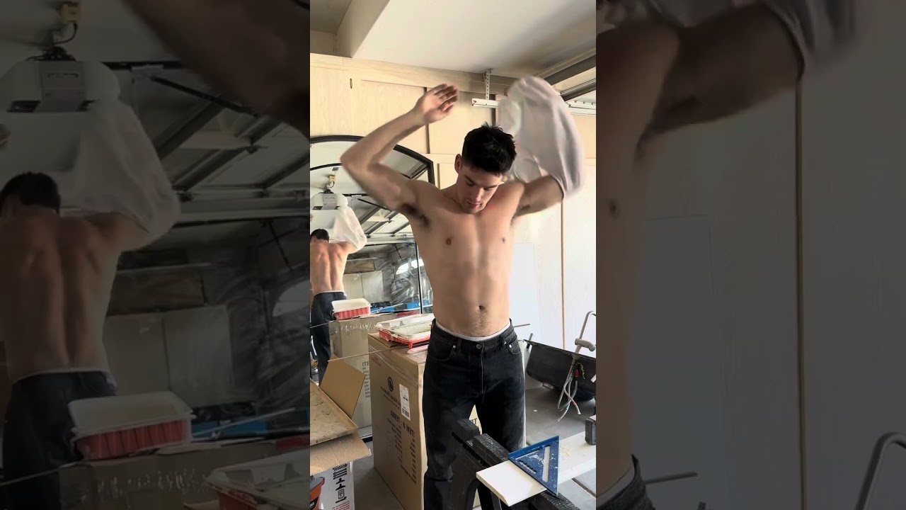 Young Muscle Guy in Jeans (austinshub)  