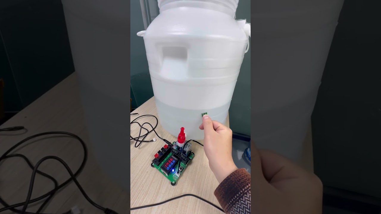Capacitive liquid level sensor, liquid level switch, water level control, liquid sensing.